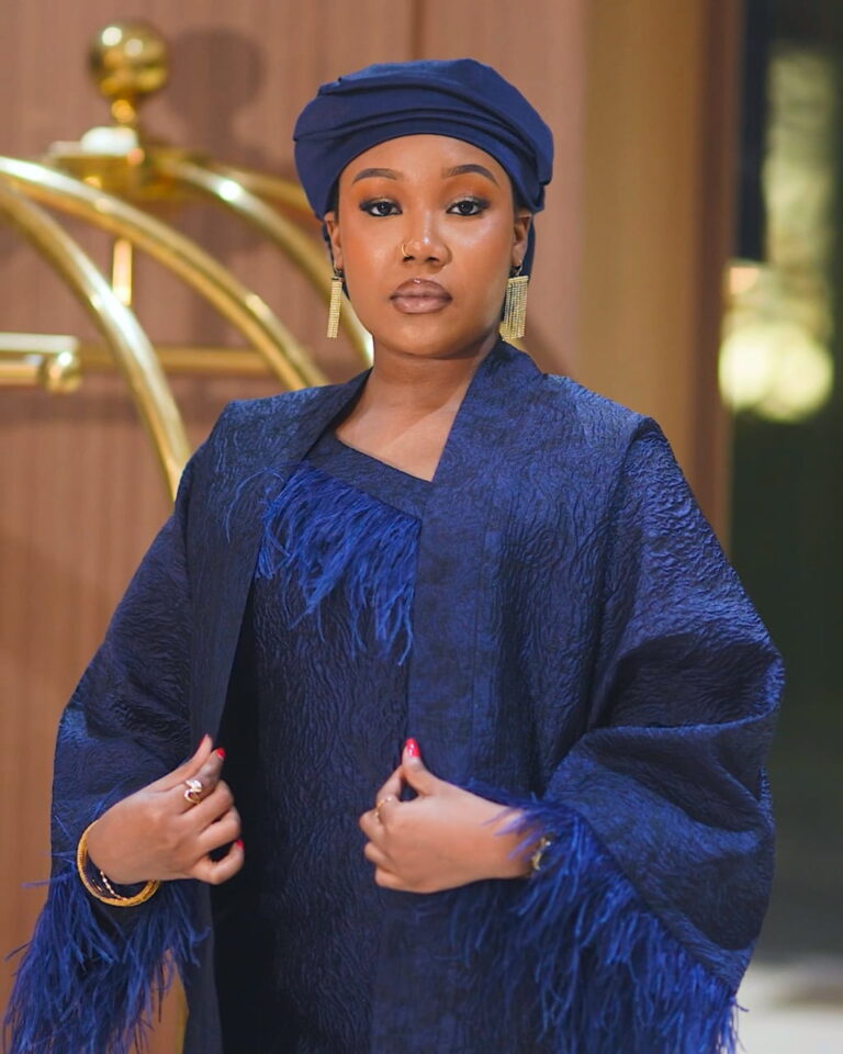 Malikah Feather Brocade Dress Set – Navy Blue